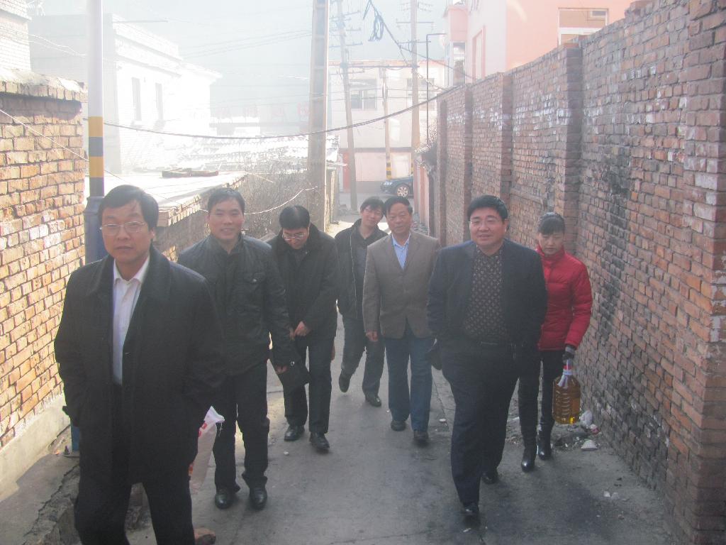公司副總劉長來與楊銅總經(jīng)理儒及一五三廠領(lǐng)導慰問困難職工 公司副總劉長來與楊銅總經(jīng)理儒及一五三廠領(lǐng)導慰問困難職工