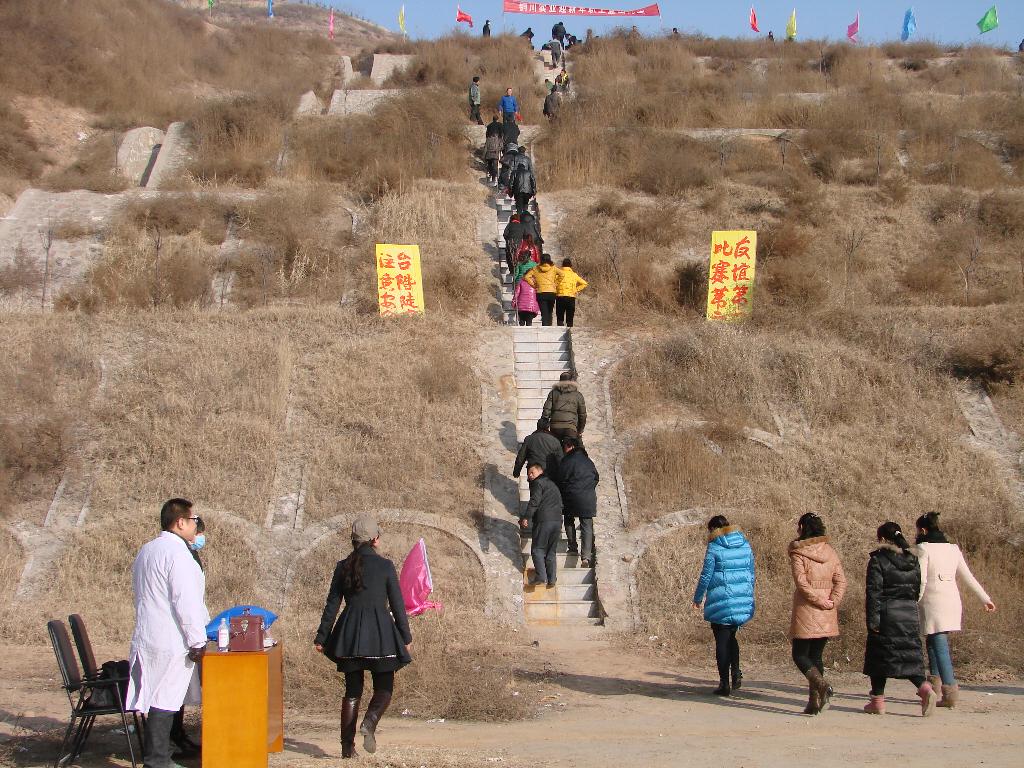實(shí)業(yè)三里洞社區(qū)職工越野“迎新年” 實(shí)業(yè)三里洞社區(qū)職工越野“迎新年”