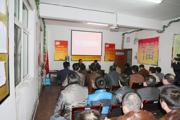 該礦民主管理“公推直選”班組長活動現(xiàn)場 該礦民主管理“公推直選”班組長活動現(xiàn)場