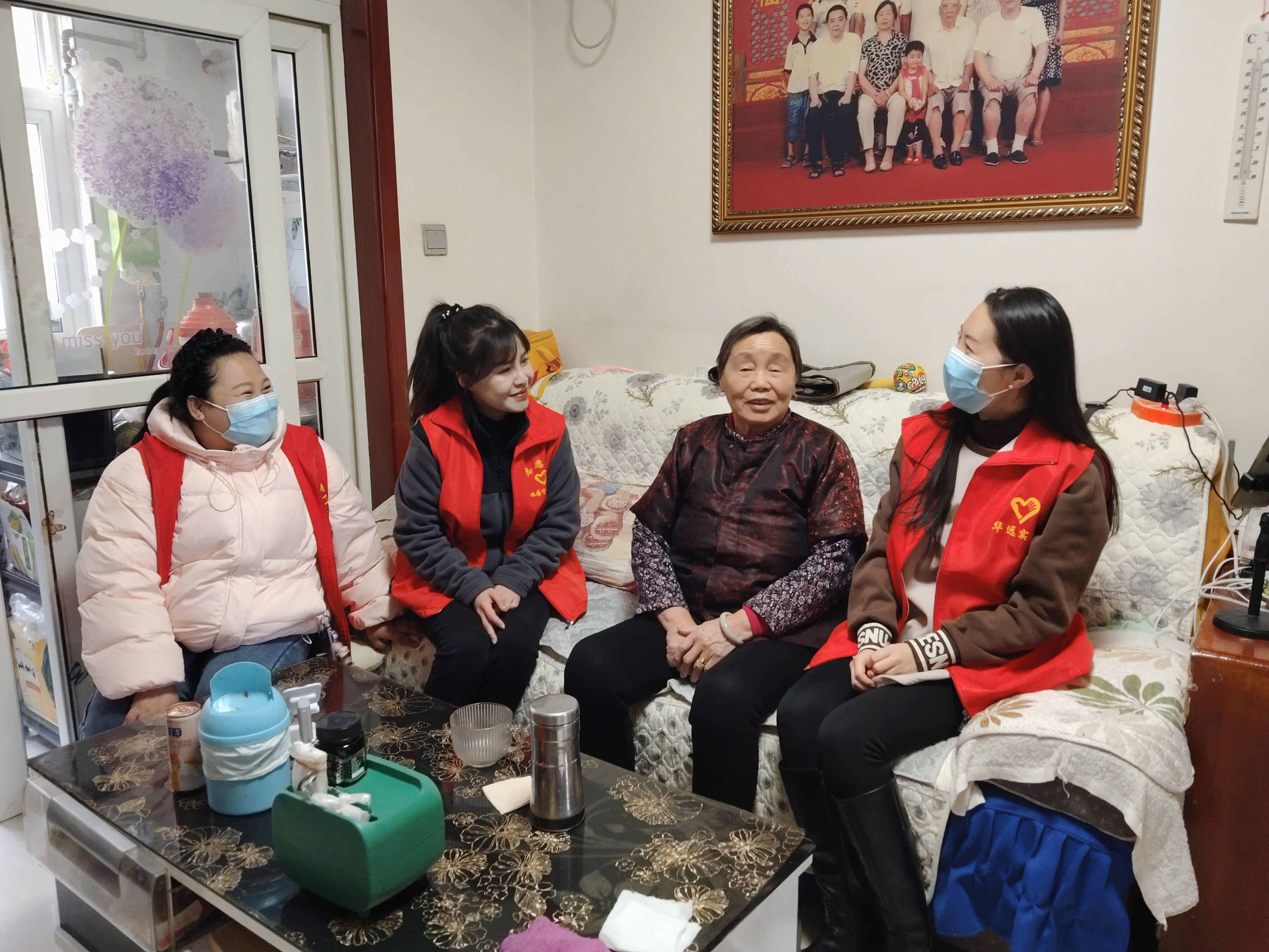 公司團委組織青年志愿者桃園小區(qū)開展關愛孤寡老人、空巢老人志愿服務活